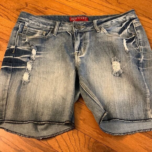 Red Rivet size 11 denim shorts.  Factory distress & like new condition - Picture 1 of 9